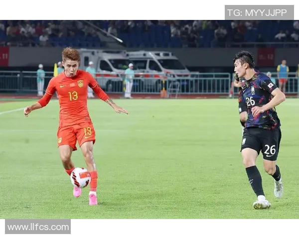 足球明星的五官魅力解析让你领略帅气与风采的完美结合