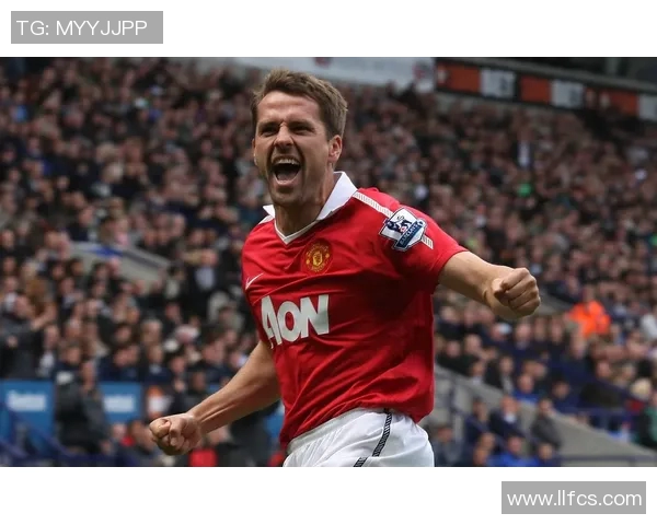 足球明星颜值壁纸图片精选展现球场魅力与时尚风采的视觉盛宴